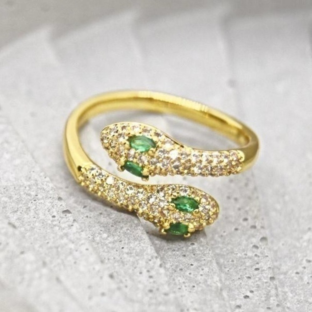 Crystal Eye Snake Ring